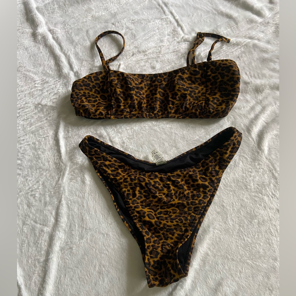 Kendall & Kylie bikini